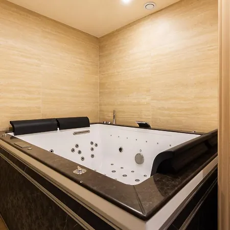 Nochichi Collections - Saint Paul Apartment